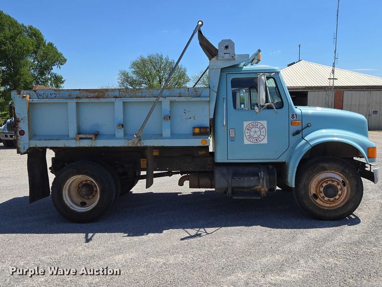 1993 International 4600 Dump Truck - photo 4