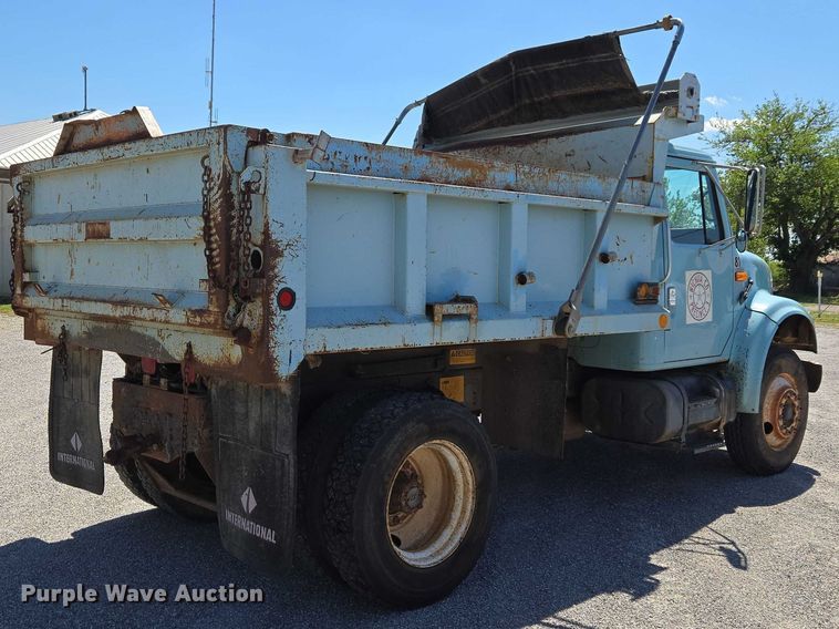1993 International 4600 Dump Truck - photo 5