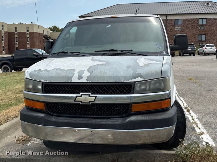 2012 Chevrolet Express 3500 Van - photo 2