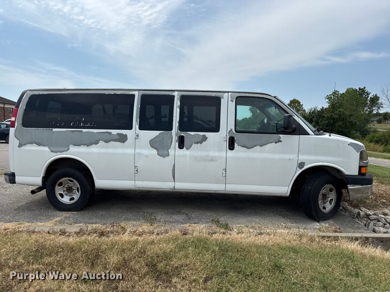 2012 Chevrolet Express 3500 Van - photo 4
