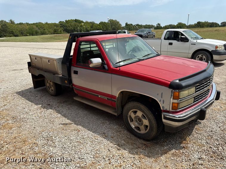 1993 Chevrolet C1500 Flatbed Pickup Truck - photo 3