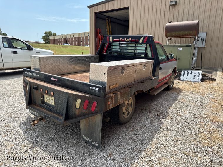 1993 Chevrolet C1500 Flatbed Pickup Truck - photo 5