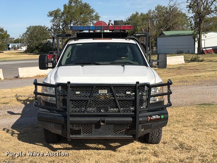 2008 Chevrolet Silverado 3500HD Flatbed Pickup Truck - photo 2