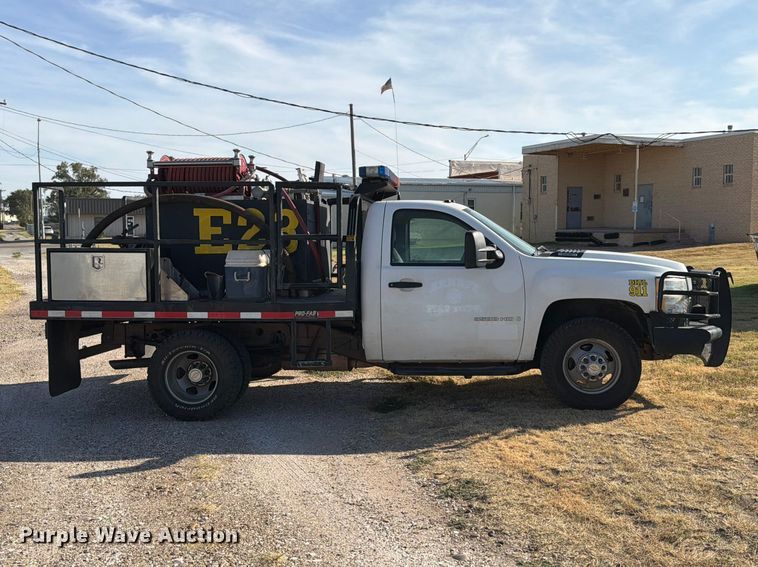 2008 Chevrolet Silverado 3500HD Flatbed Pickup Truck - photo 4