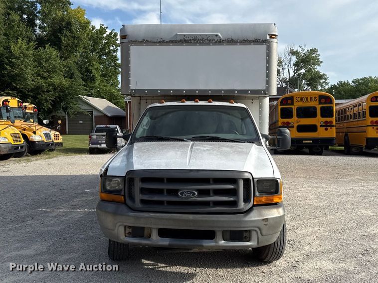 1999 Ford F350 Box Truck - photo 2