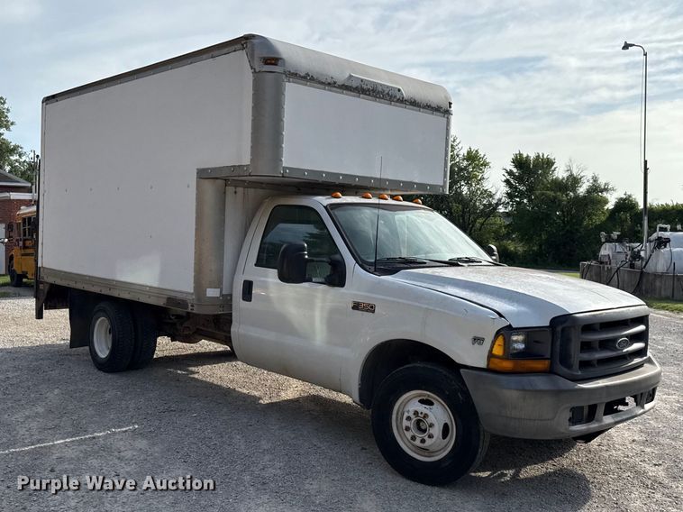 1999 Ford F350 Box Truck - photo 3