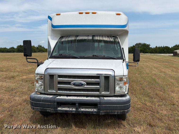 2013 Ford E450 Super Duty Shuttle Bus - photo 2