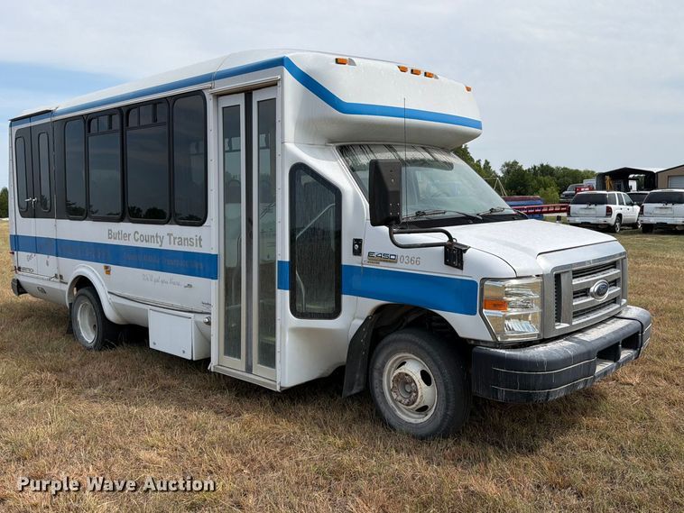 2013 Ford E450 Super Duty Shuttle Bus - photo 3