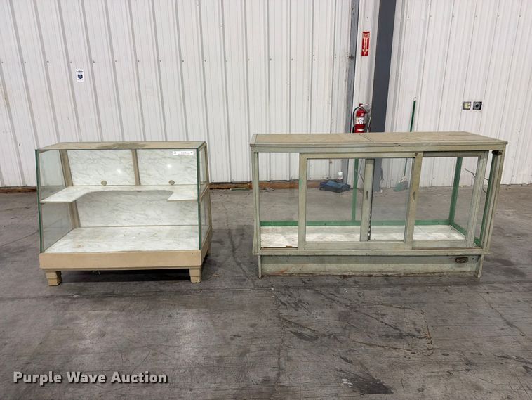 (2) Display Cases - photo 2