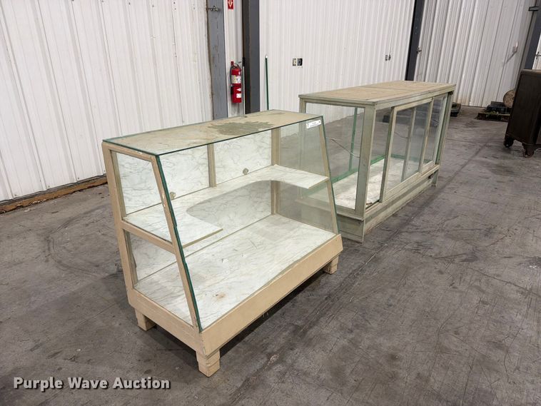 (2) Display Cases - photo 3