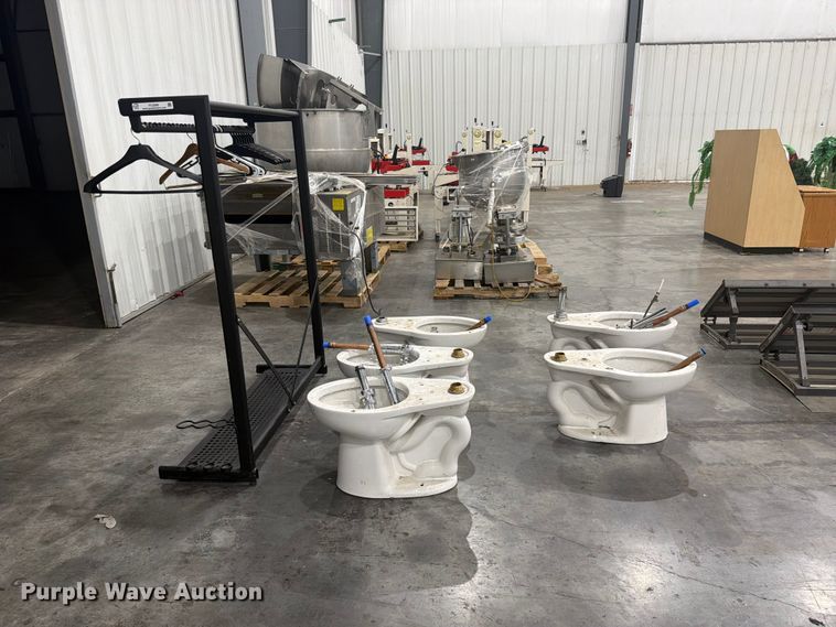 (5) American Standard Industrial Toilets - photo 4