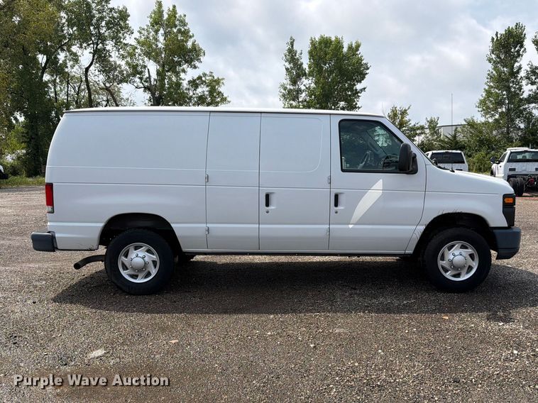 2014 Ford E-250 Super Duty Utility Van - photo 4