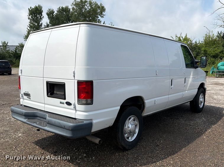 2014 Ford E-250 Super Duty Utility Van - photo 5