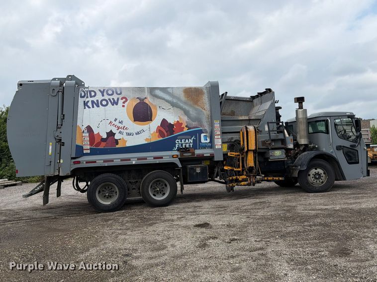 2017 Mack LR633 Refuse Truck - photo 4