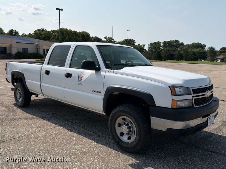 2006 Chevrolet Silverado 3500 Crew Cab Pickup Truck - photo 3