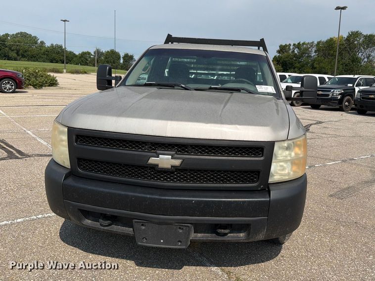 2007 Chevrolet Silverado Classic 1500 Flatbed Pickup Truck - photo 2