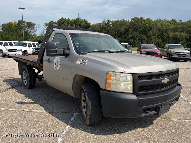 2007 Chevrolet Silverado Classic 1500 Flatbed Pickup Truck - photo 3