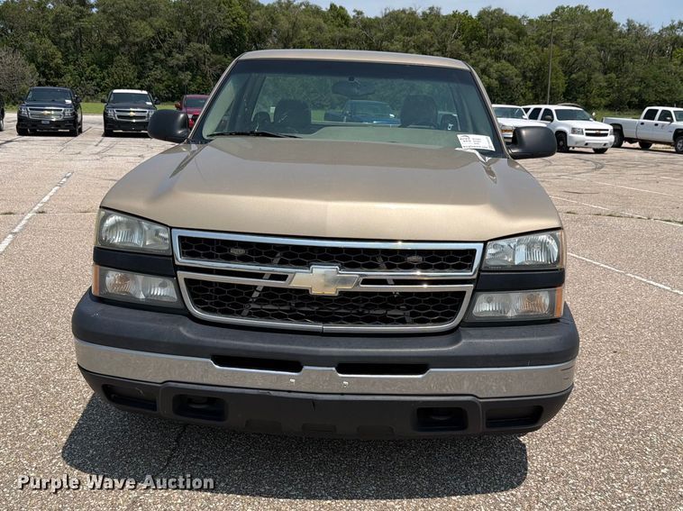 2006 Chevrolet Silverado 1500 Pickup Truck - photo 2