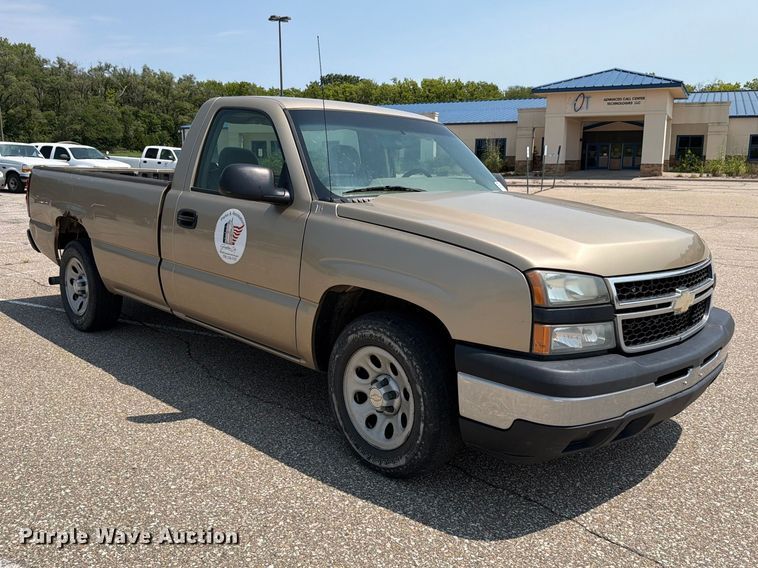 2006 Chevrolet Silverado 1500 Pickup Truck - photo 3