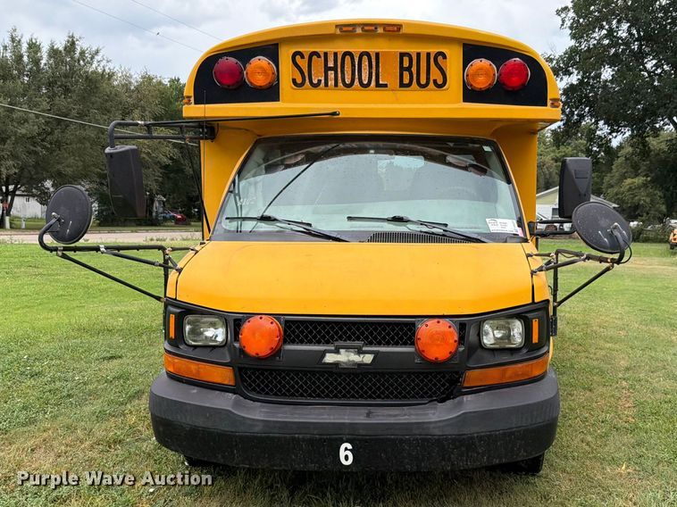 2005 Chevrolet Express School Bus - photo 2
