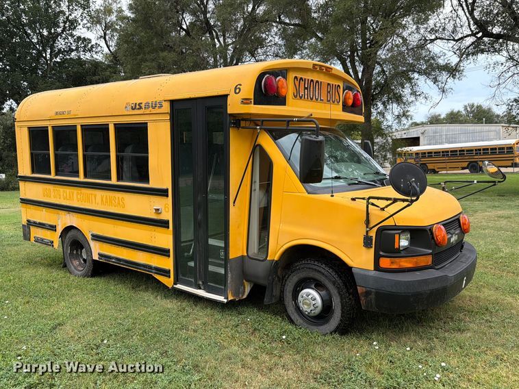 2005 Chevrolet Express School Bus - photo 3