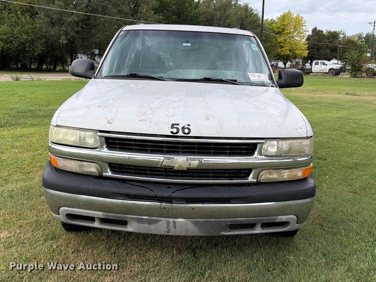 2003 Chevrolet Suburban 1500 SUV - photo 2
