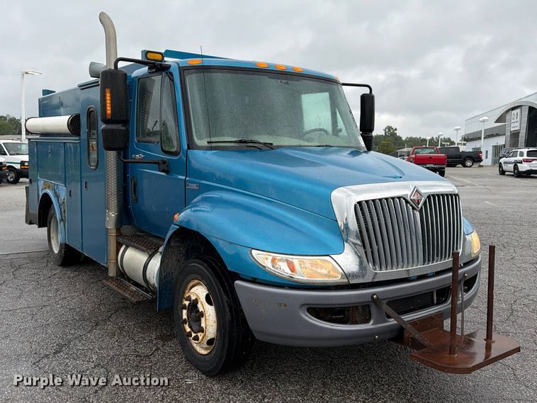 2009 International 4300 Utility / Service Truck - photo 3