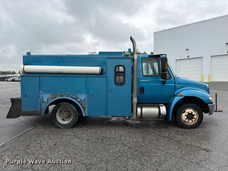 2009 International 4300 Utility / Service Truck - photo 4