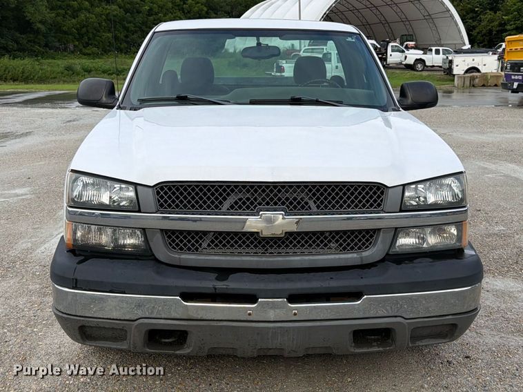 2004 Chevrolet Silverado 1500 Pickup Truck - photo 2