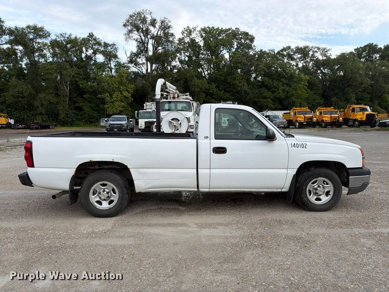2004 Chevrolet Silverado 1500 Pickup Truck - photo 4