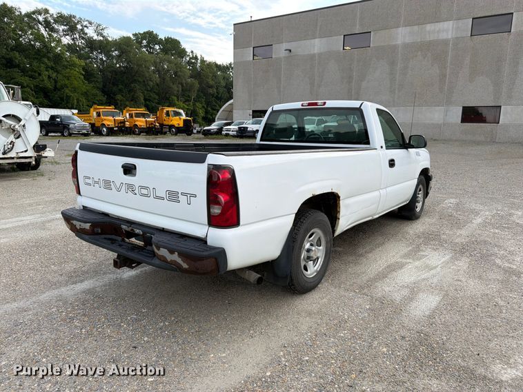 2004 Chevrolet Silverado 1500 Pickup Truck - photo 5