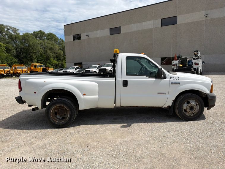 2005 Ford F350 Super Duty Pickup Truck - photo 4