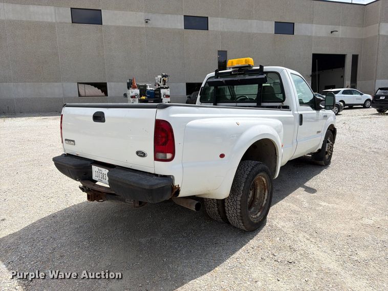 2005 Ford F350 Super Duty Pickup Truck - photo 5