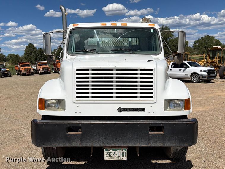 1999 International 4900 Flatbed Truck - photo 2
