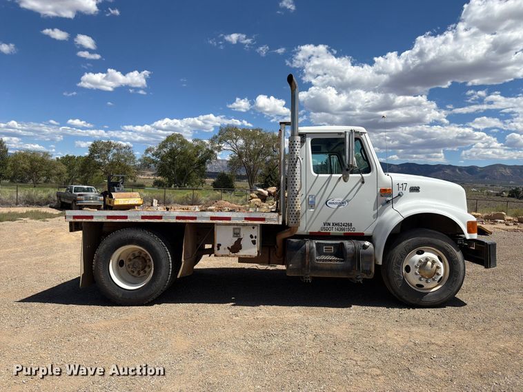 1999 International 4900 Flatbed Truck - photo 4
