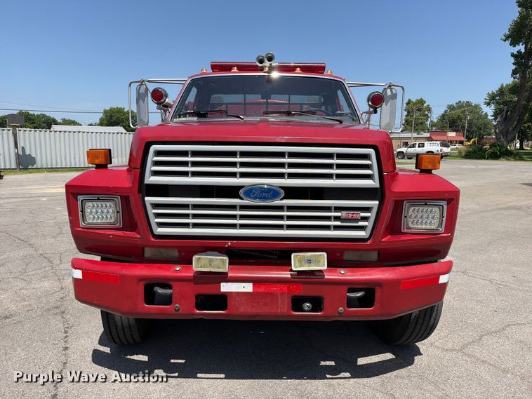 1985 Ford F800 Pumper Fire Truck - photo 2