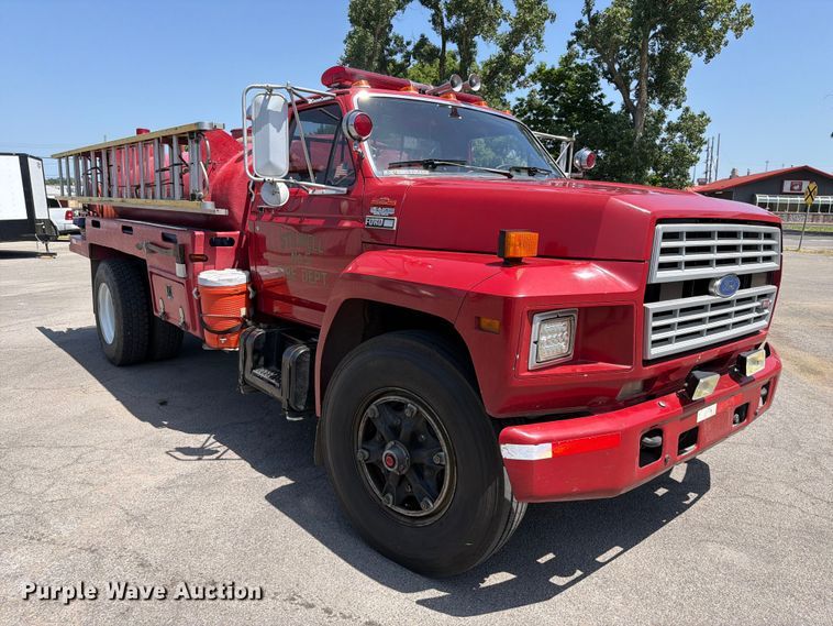 1985 Ford F800 Pumper Fire Truck - photo 3
