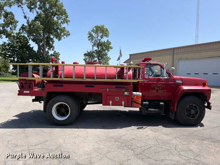 1985 Ford F800 Pumper Fire Truck - photo 4