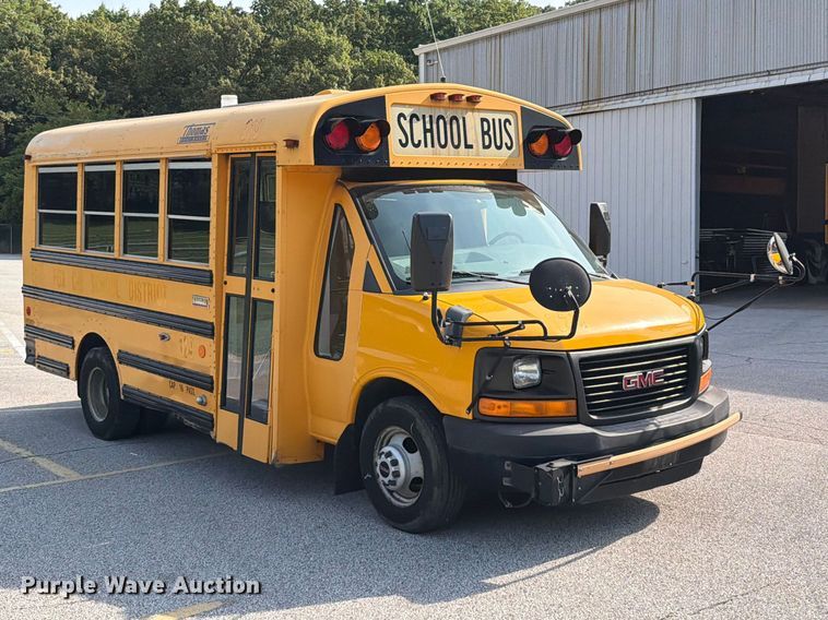 2011 Thomas Savana G3500 School Bus - photo 3