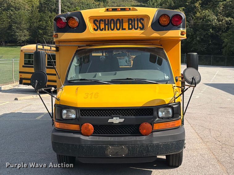 2007 Chevrolet Express 3500 School Bus - photo 2