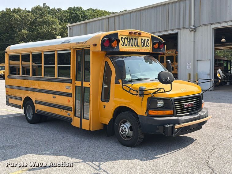 2013 Thomas Savana G4500 School Bus - photo 3