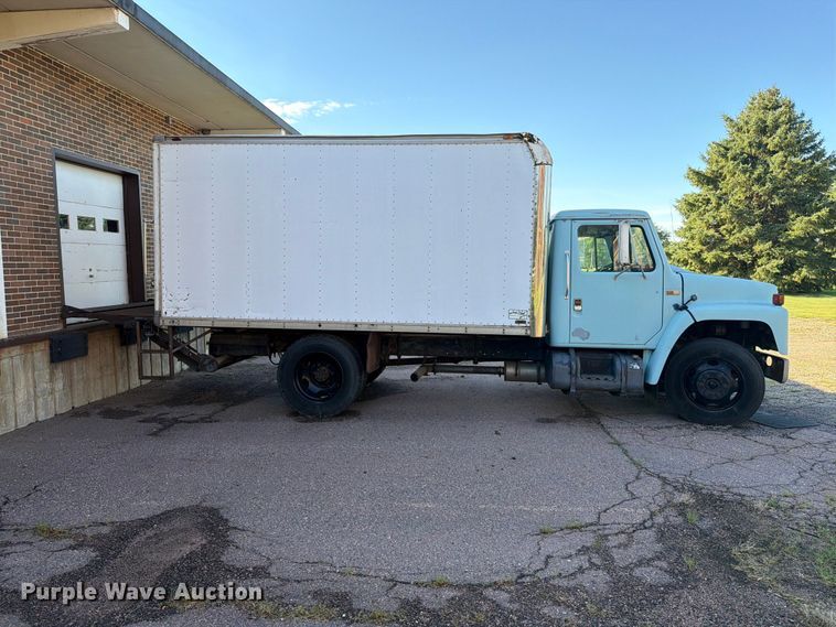 1989 International 1654 Box Truck - photo 4