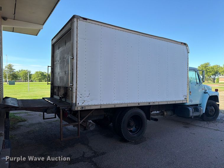 1989 International 1654 Box Truck - photo 5