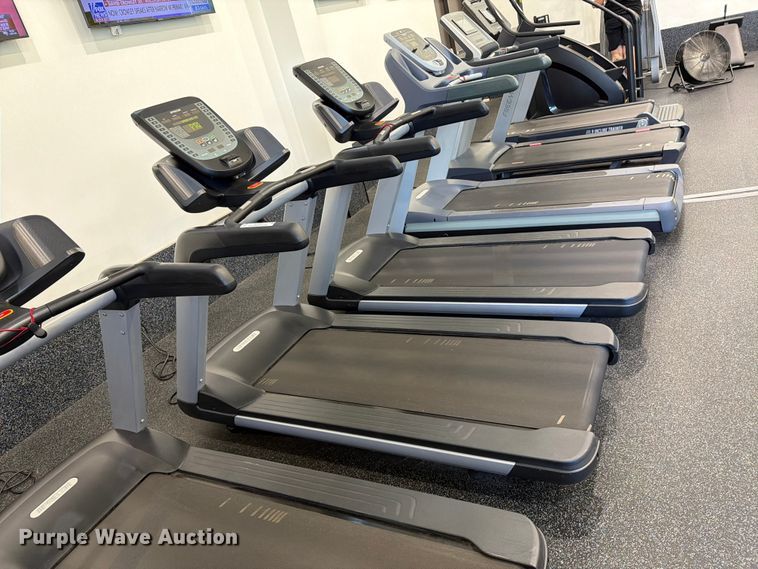 Precor 731 Interval Trainer Treadmill - photo 2