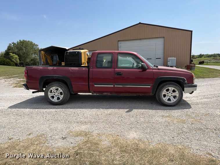 2005 Chevrolet Silverado 1500 Crew Cab Pickup Truck - photo 4