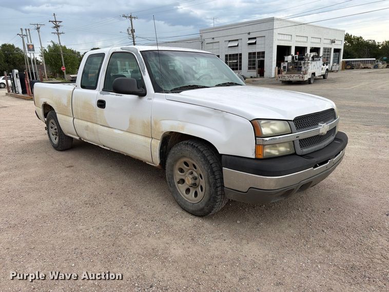 2005 Chevrolet Silverado 1500 Ext. Cab Pickup Truck - photo 3