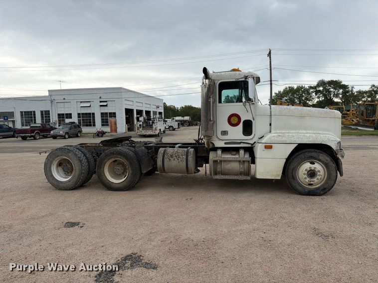 1996 Freightliner FLD Semi Truck - photo 4