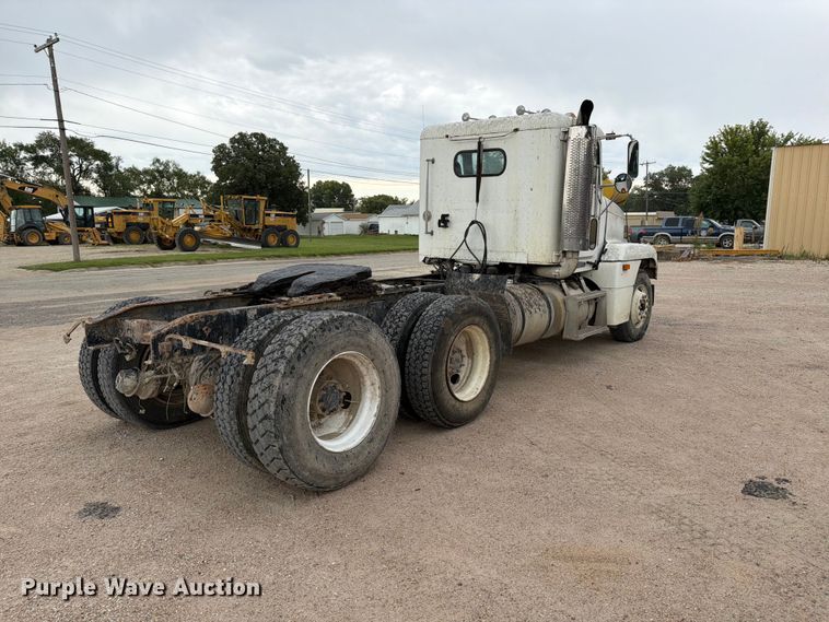 1996 Freightliner FLD Semi Truck - photo 5