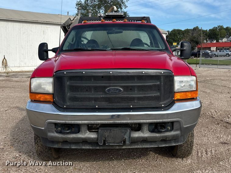 2001 Ford F550 Super Duty Flatbed Truck - photo 2
