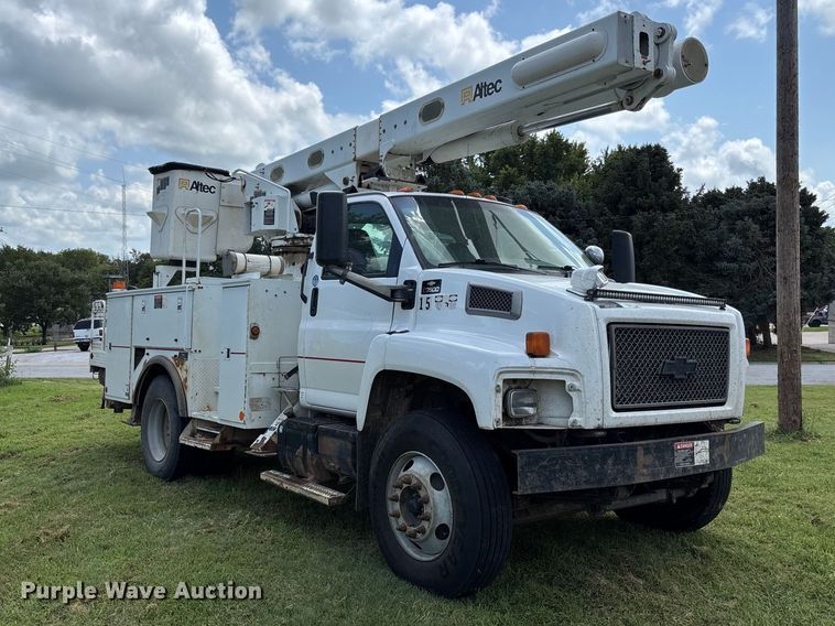 2006 Chevrolet C7500 Bucket Truck - photo 3